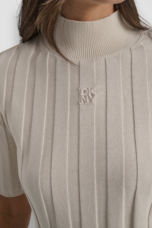 DKNY ELBOW SLEEVE WIDE RIB MOCK NECK WITH LOGO PATCH