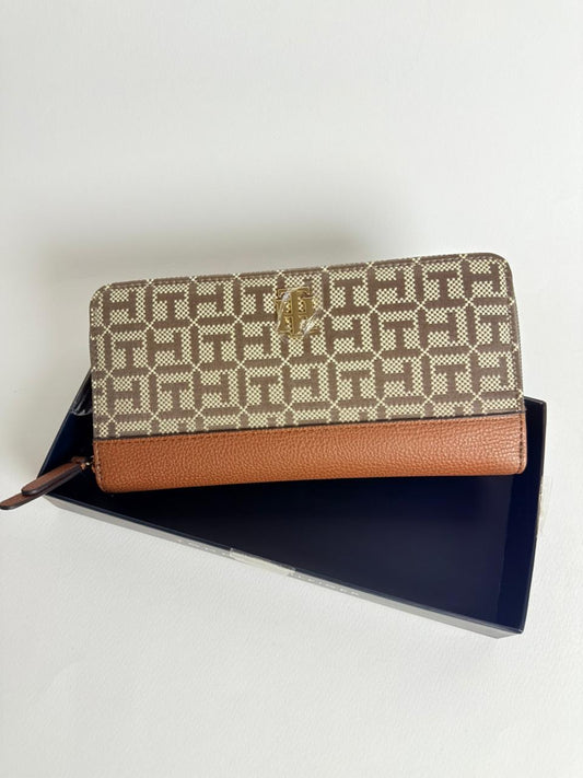 Tommy Hilfiger Monogram Zip Wallet- with box