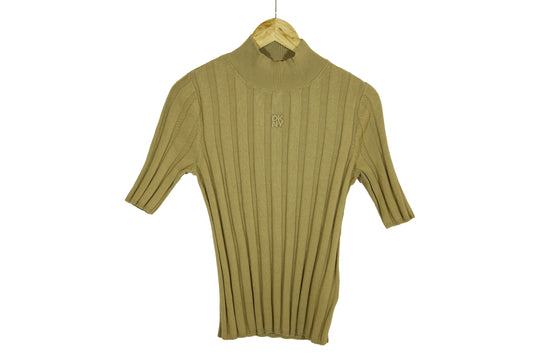 DKNY ELBOW SLEEVE WIDE RIB MOCK NECK WITH LOGO PATCH