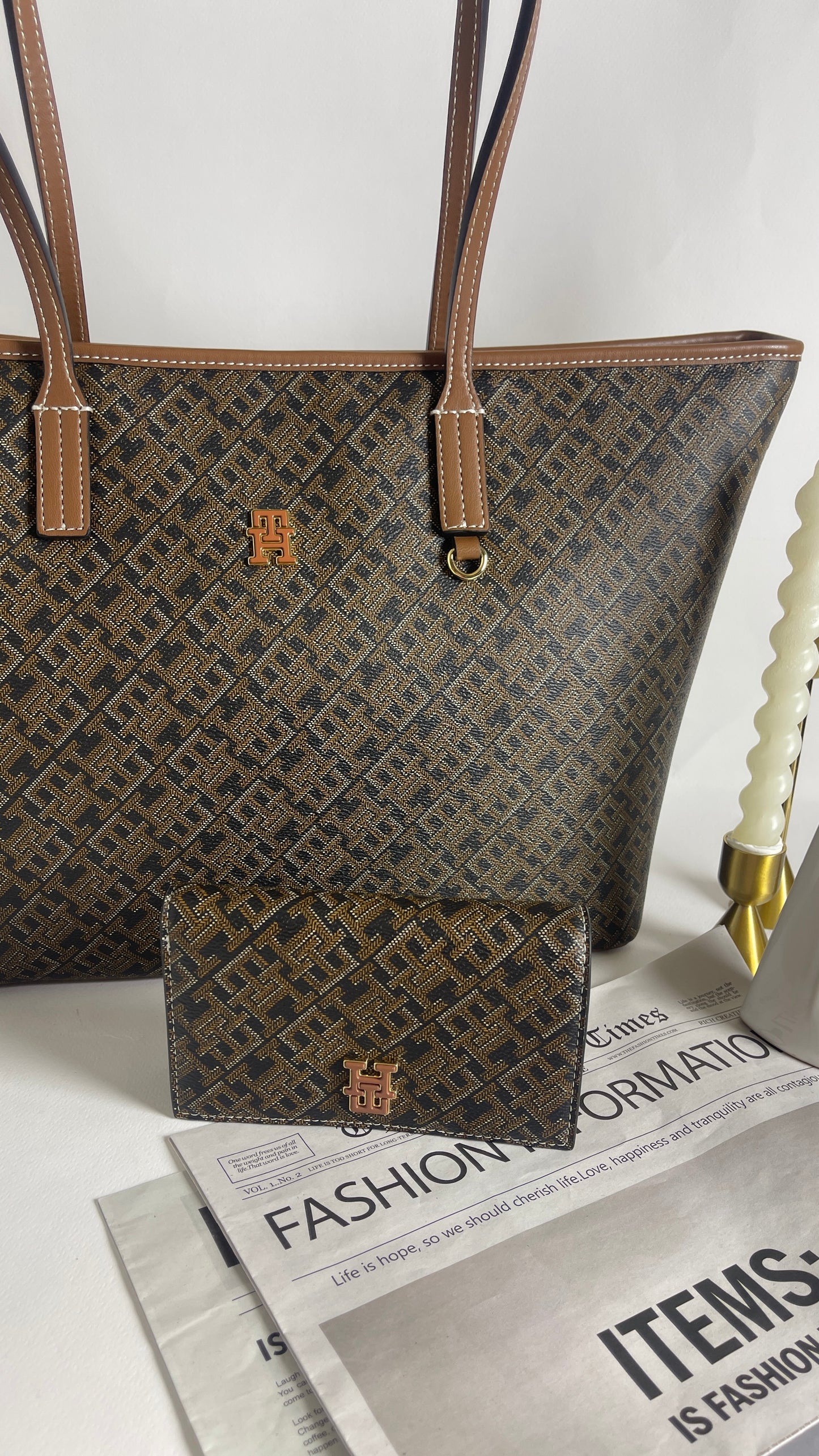 Tommy Hilfiger Monoplay Slim Bifold Wallet