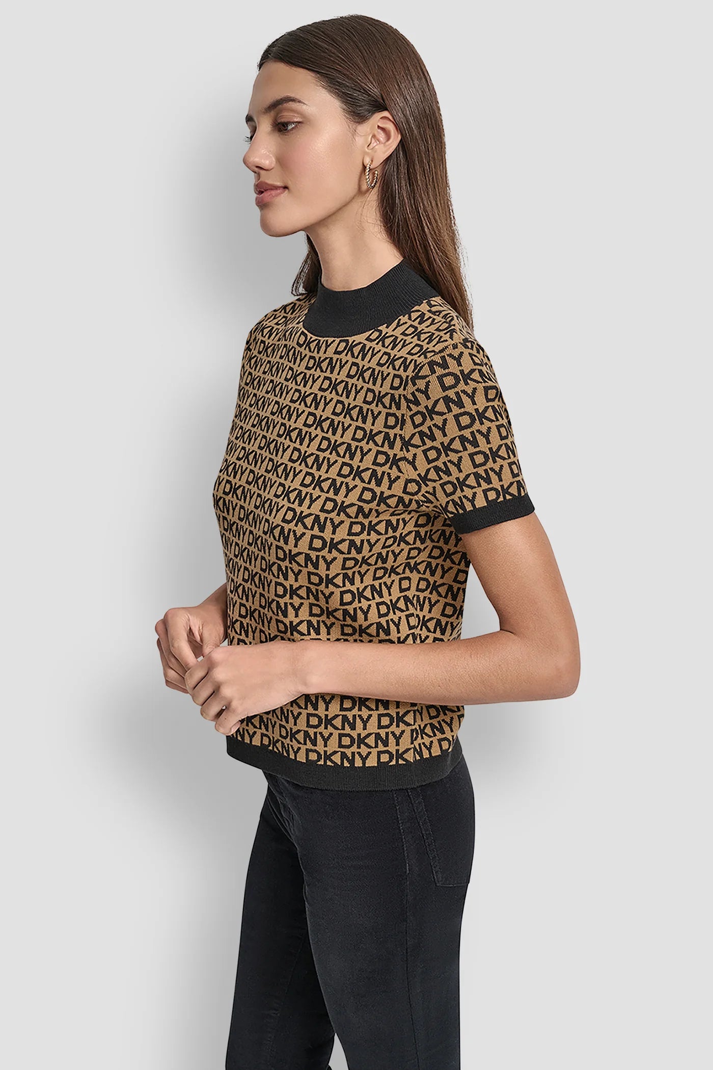 DKNY LOGO JACQUARD SHORT SLEEVE SWEATER