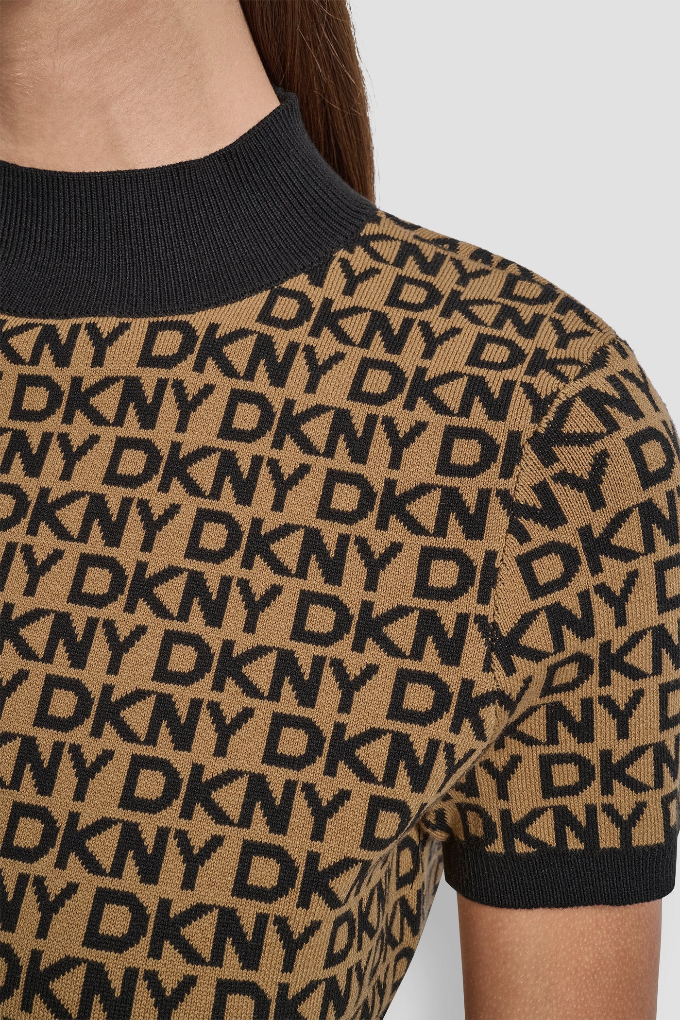 DKNY LOGO JACQUARD SHORT SLEEVE SWEATER